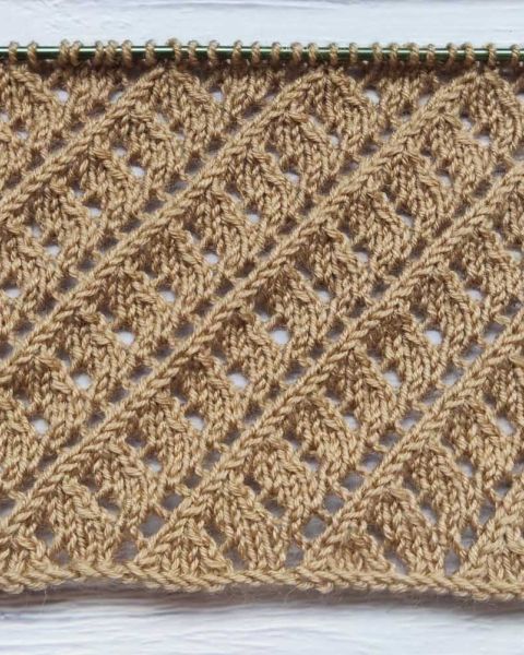 Diagonal-Ajourmuster stricken