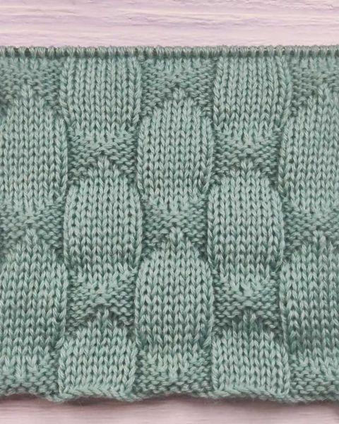 Reliefmuster aus rechten und linken Maschen