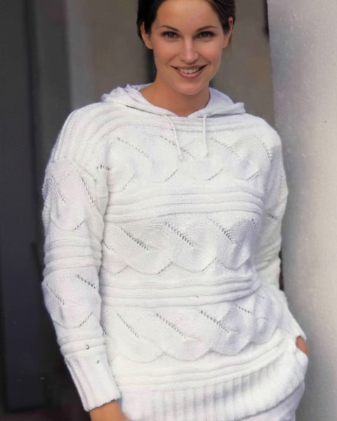 Quer gestrickter Pulli mit Ajourstreifen