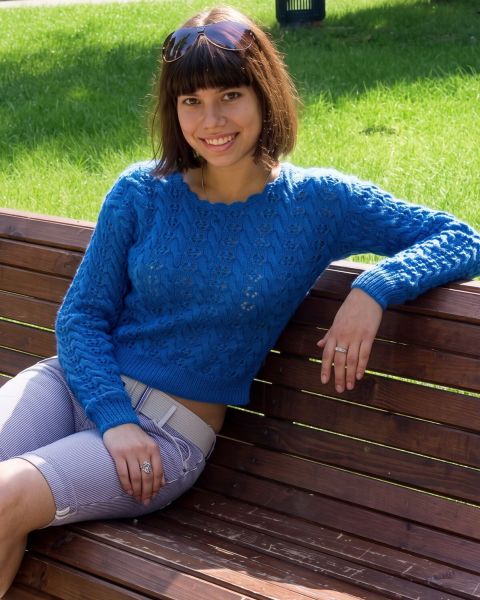 Pulli im Ajour-Zopfmuster
