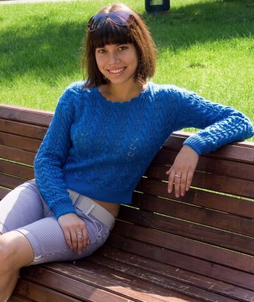 Pulli im Ajour-Zopfmuster