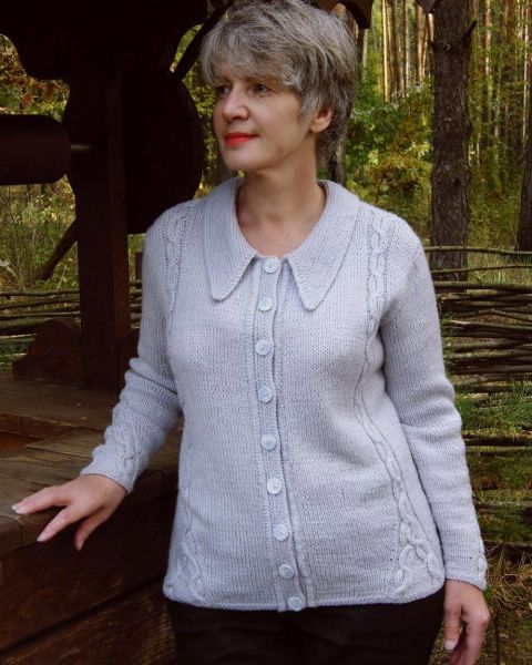 Damenjacke mit Zopfmuster