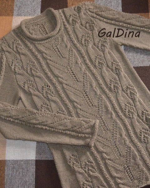 Pulli im Ajour-Zopfmuster