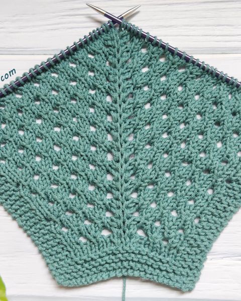 Lochmuster mit Raglan von oben stricken